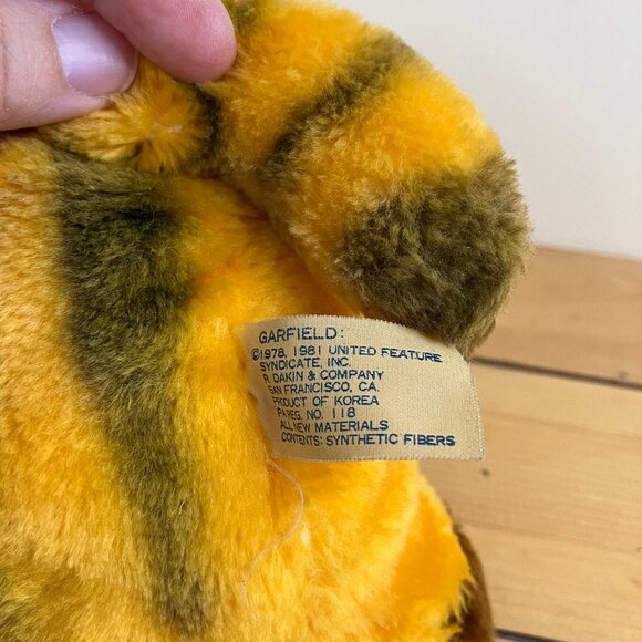 Garfield Plush Stuffed Toy UK Union Jack Hat & Neck Tie Vintage 1981 Dakin - Picture 7 of 9